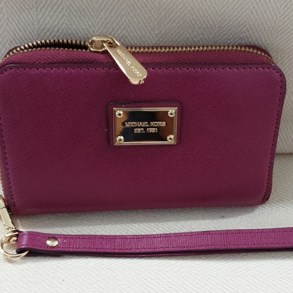 Michael kors  wristlet